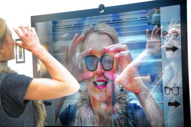 Fendi virtual window