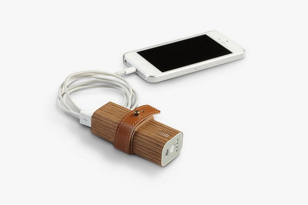 Sansiri Artisan Collection แบตเตอรี่สำรองผิวไม้สัก สำหรับโทรศัพท์มือถือ (Power Bank)_