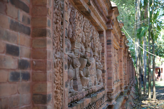 กำแพงโชว์ศิลปะขอม