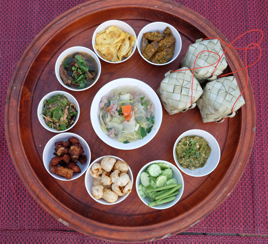 มาเมืองเหนือจะพลาด "ขันโตก" ได้ยังไง