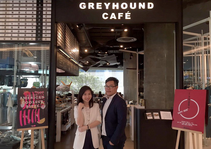 greyhound cafe line@ 22