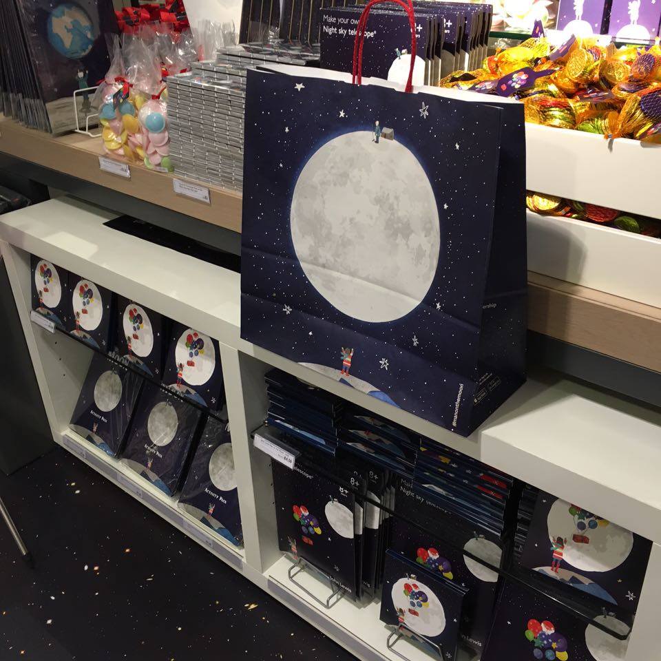 มีของขวัญที่สร้างสรรค์มาจากแคมเปญนี้จริงๆ เช่น กล้องดูดาว, Activity Pack นอกจากนั้นก็มีช็อกโกแลต และการ์ด