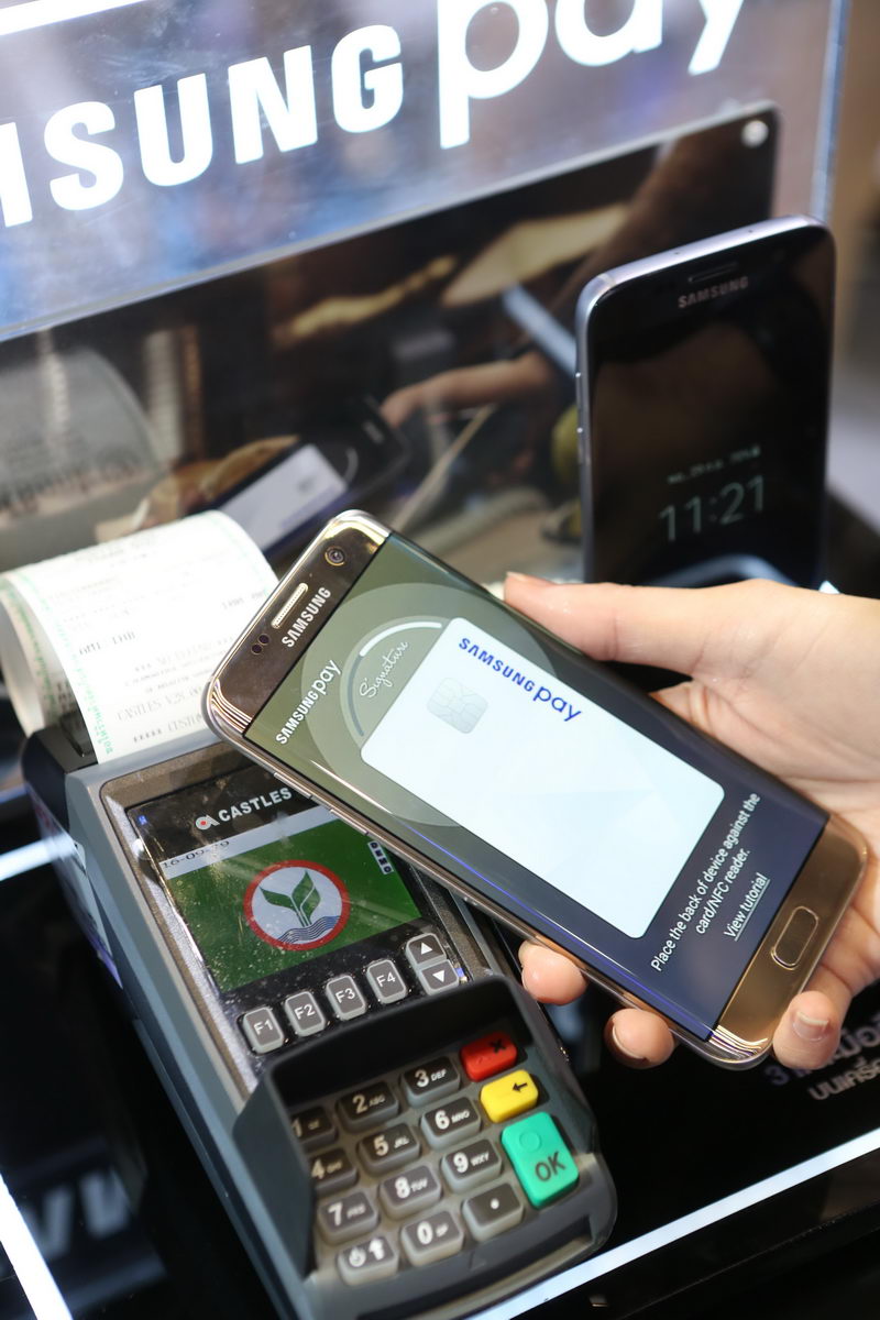 resize-samsung-pay-at-mobile-expo-2016-showcase-2