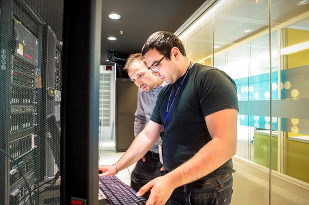 techniciens_data Franck FERVILLE/ Agence VU.