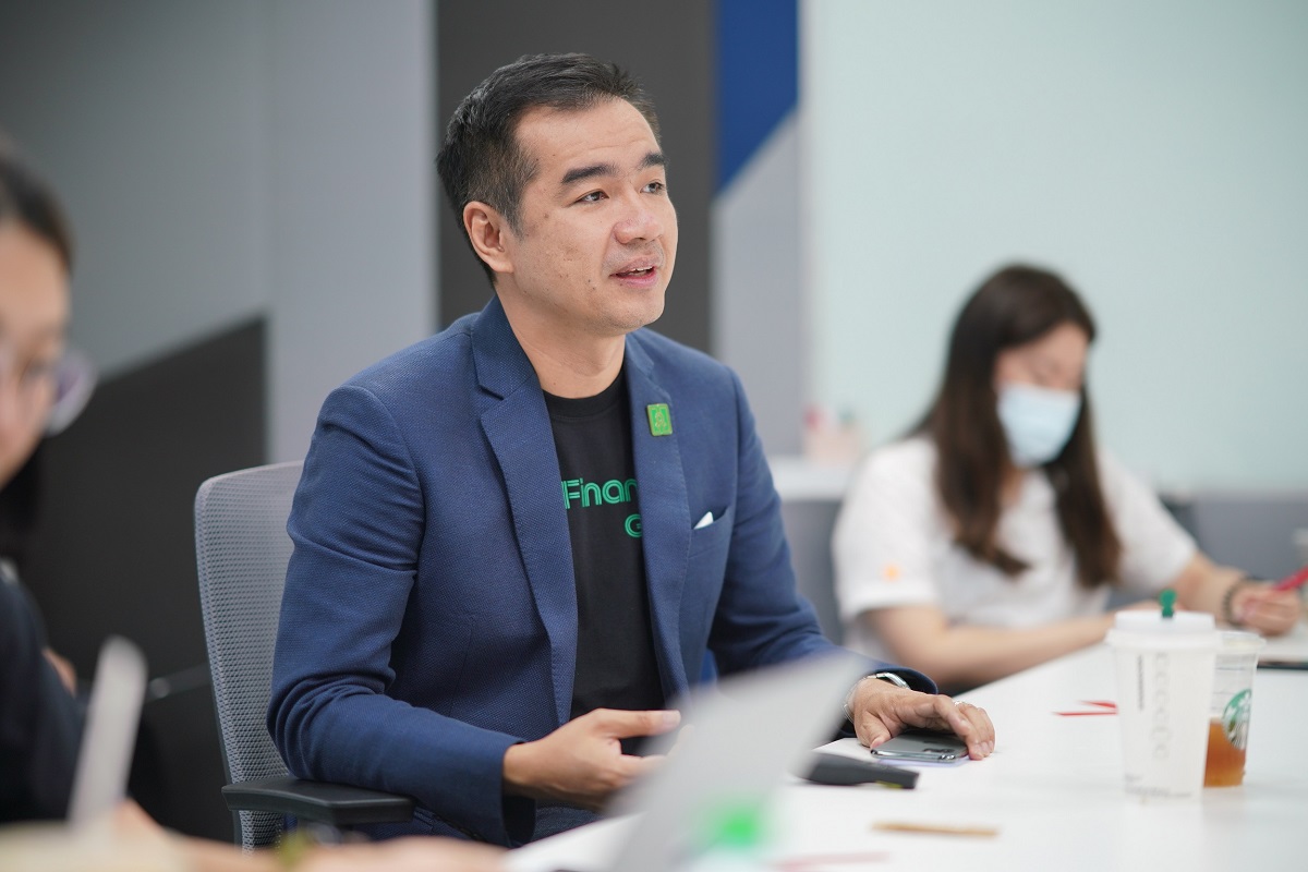 นายวรฉัตร ลักขณาโรจน์