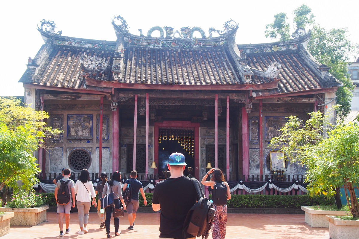 kudeejeen dusit local alike