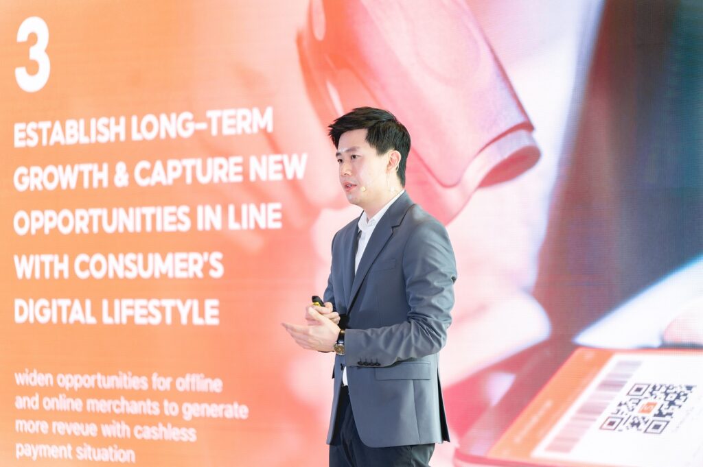 คุณศุภวิชญ์ หงส์อมรสิน ผู้อำนวยการ ช้อปปี้เพย์ (ประเทศไทย) จำกัด