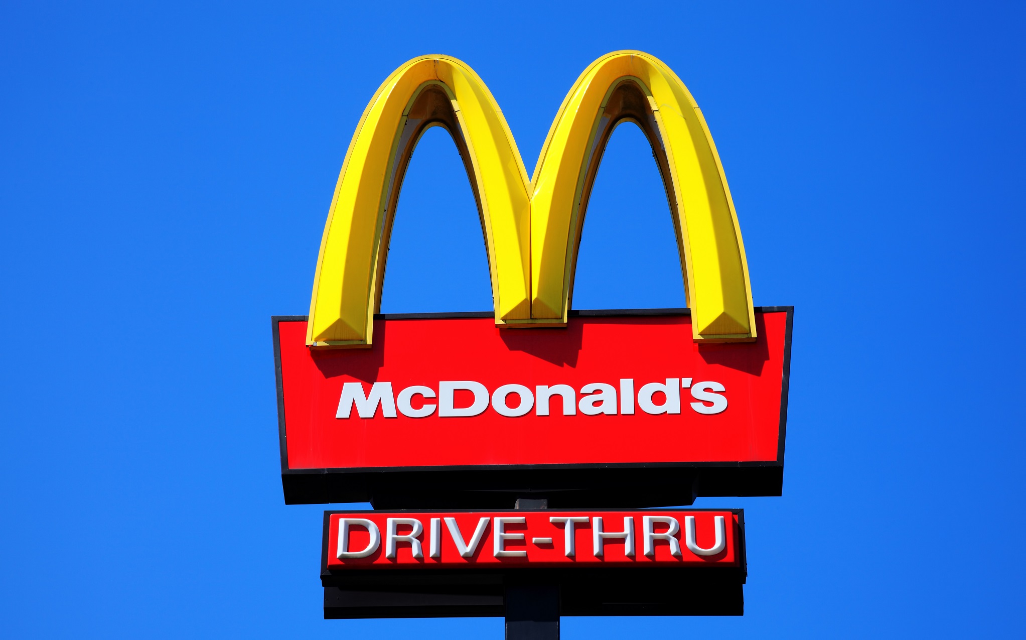 shutterstock_mcdonald logo drive thru