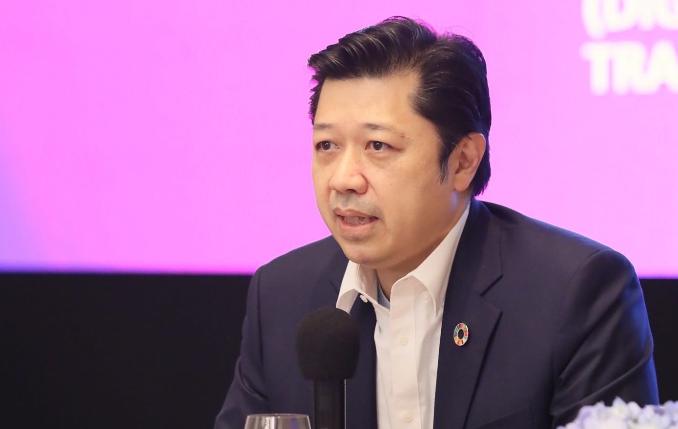 คุณศุภชัย เจียรวนนท์ ประธานคณะผู้บริหารเครือเจริญโภคภัณฑ์ และประธานกรรมการ บริษัท ทรู คอร์ปอเรชั่น จำกัด (มหาชน) และคุณซิคเว่ เบรคเก้ President and Chief Executive Officer (CEO) ของเทเลนอร์ กรุ๊ป