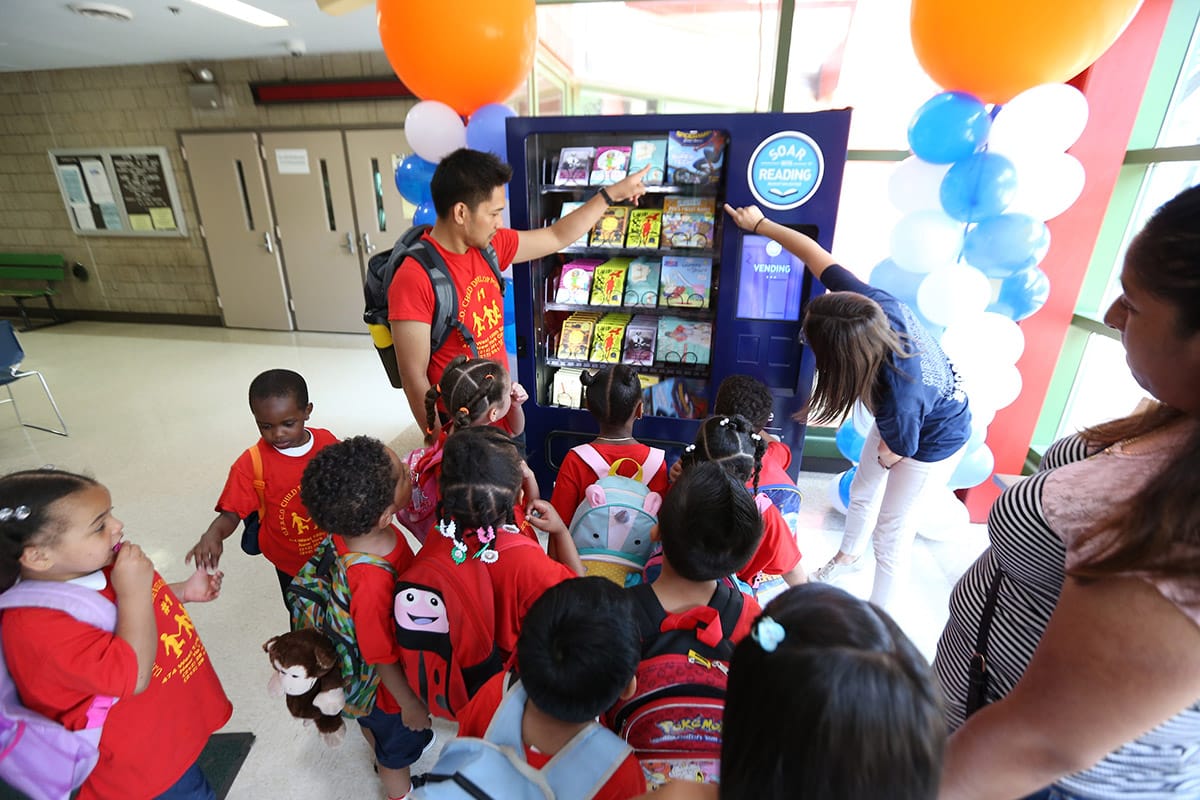 jetblue digital vending machine 01