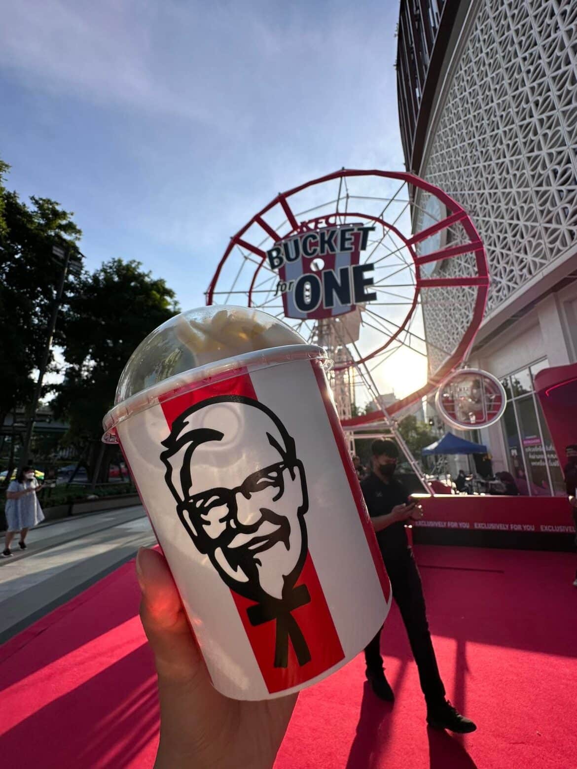 โสดก็ไม่เหงา...ผู้พันฯจัดให้ “KFC Wheel for One” ชิงช้าสวรรค์กระเช้าเดี่ยวกลางกรุง ครั้งแรกของ
