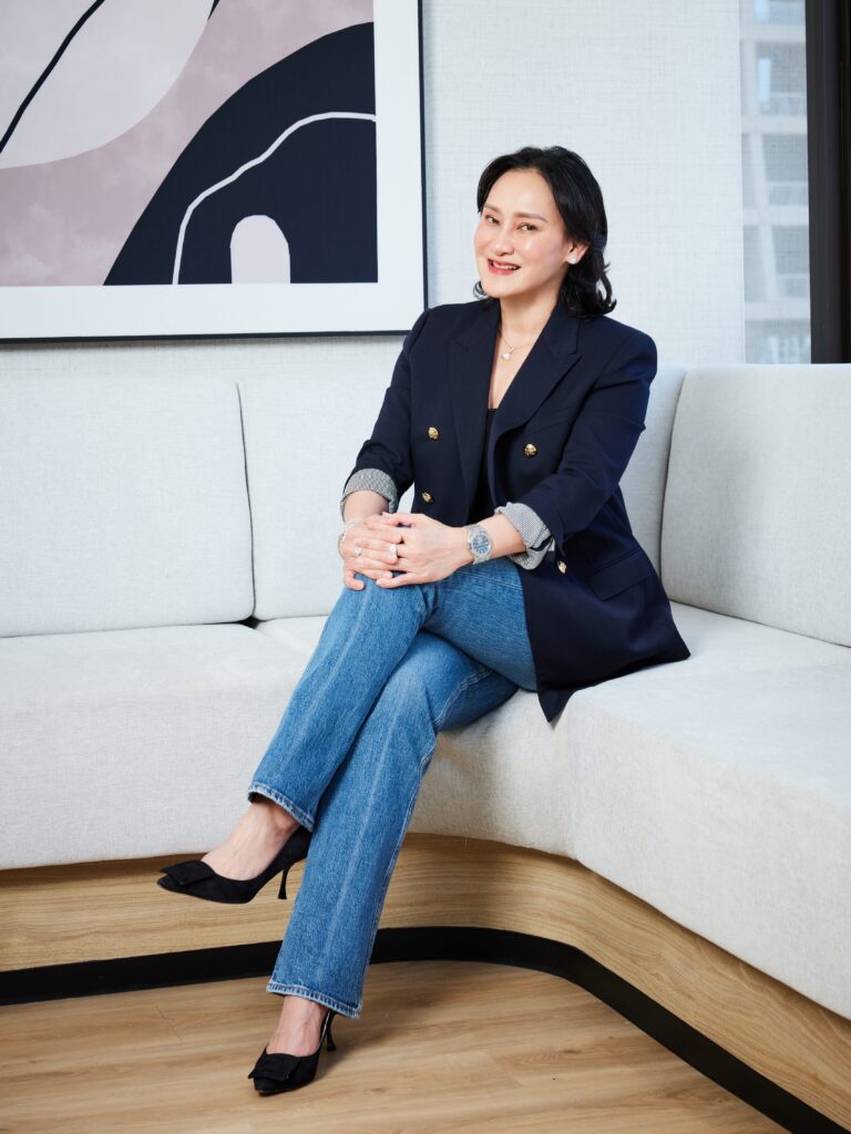 คุณปัทมาพร นกหงษ์