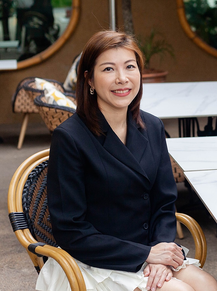 คุณอภิรัตน์ อังกุรนาค