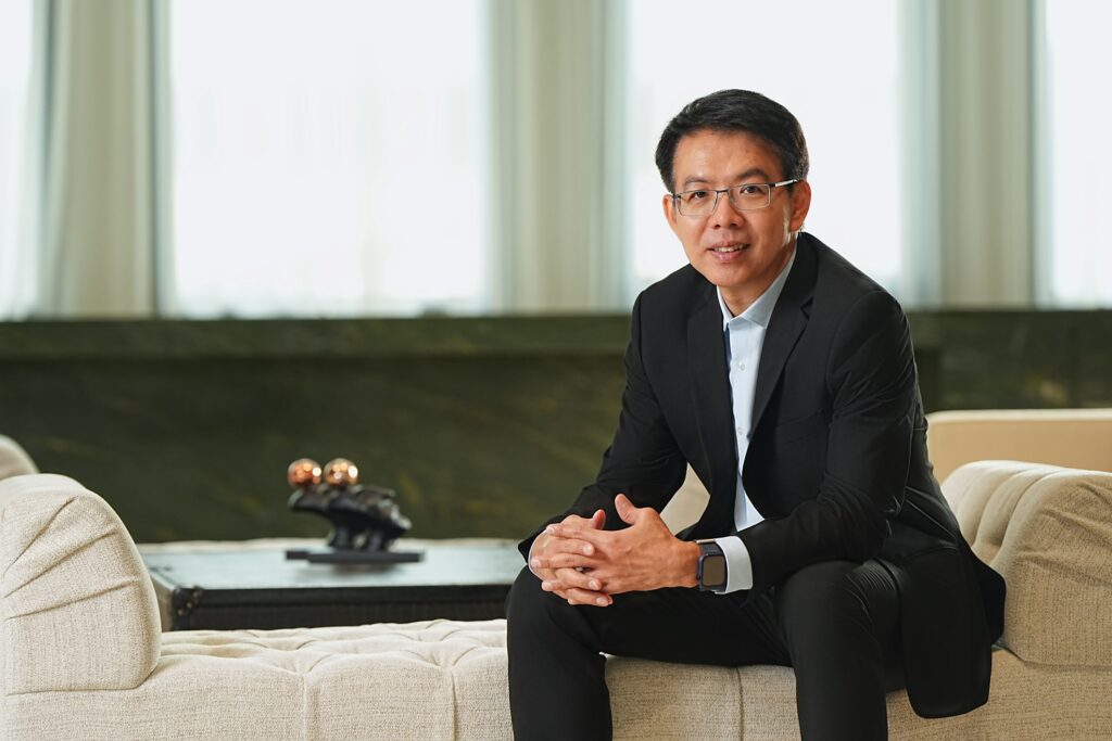 คุณวิชาญ วิริยะภูษิต ประธานผู้บริหารสายงานการเงิน บริษัท แสนสิริ จำกัด (มหาชน) หรือ SIRI