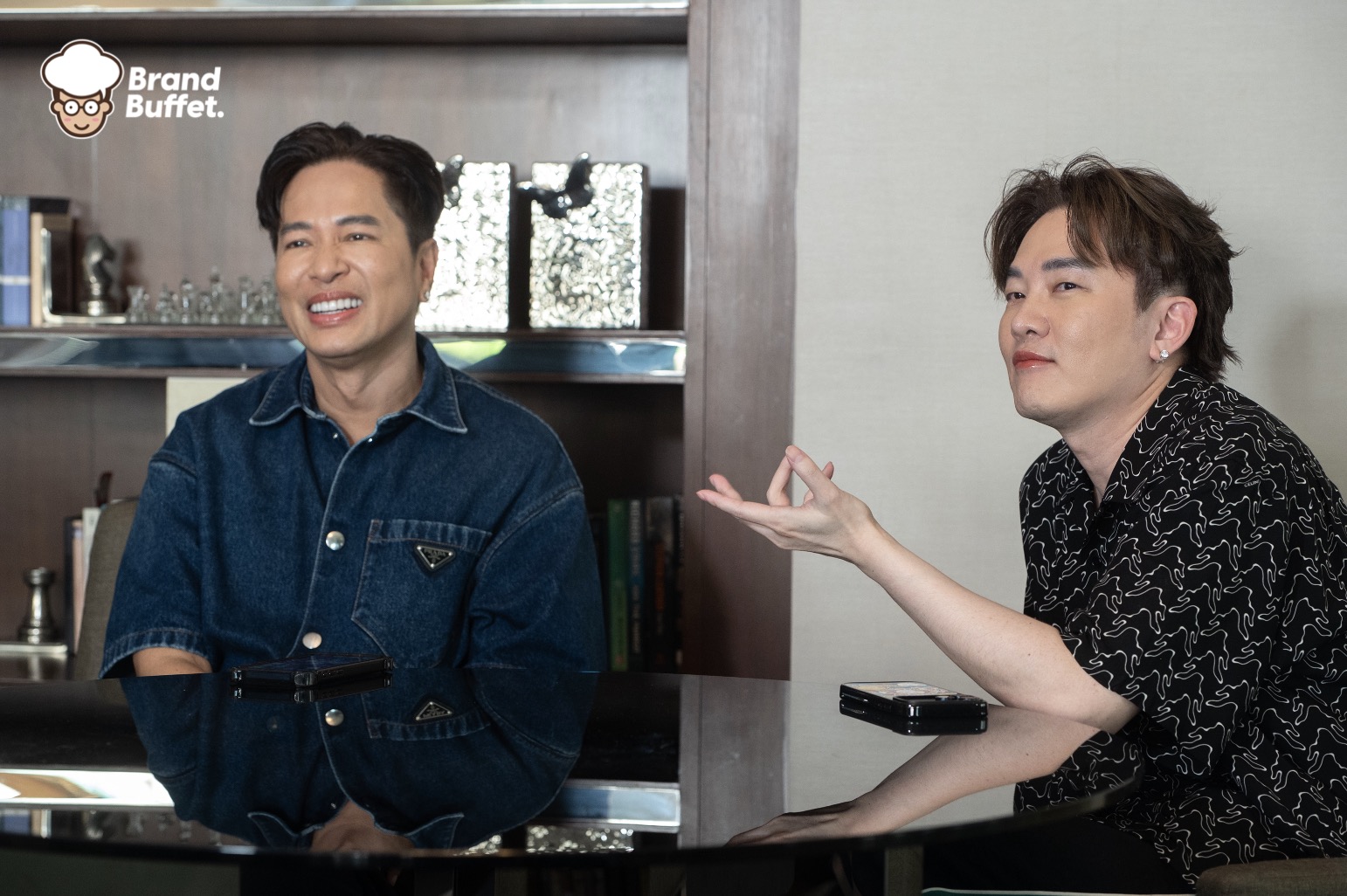 คุณอุ้ย-สุเมธ ศรีเมือง (ซ้าย) และ คุณทอม-ตัน เซียงเกี๊ยบ (ขวา)