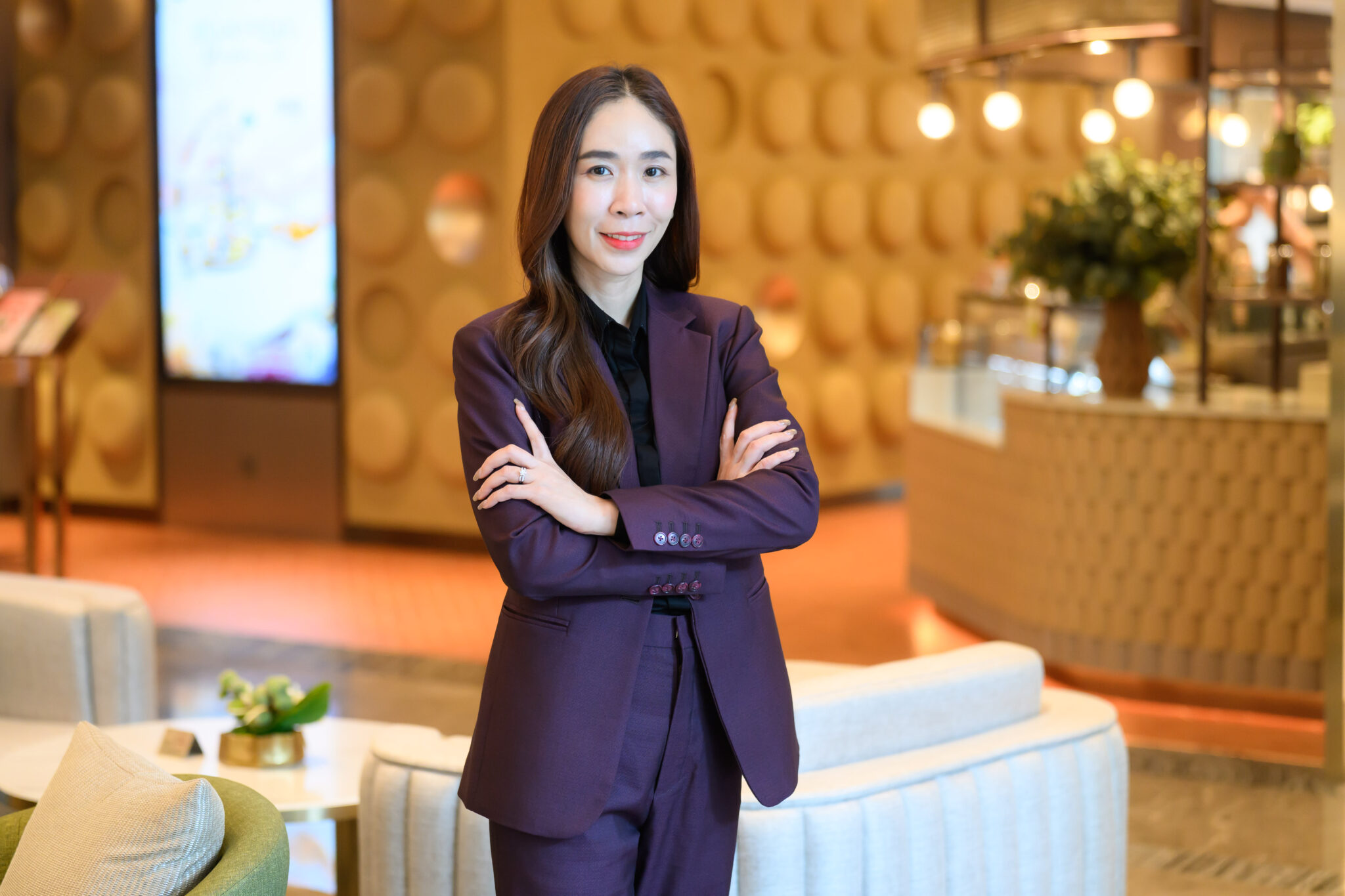 คุณอิศราวดี มีป้อม